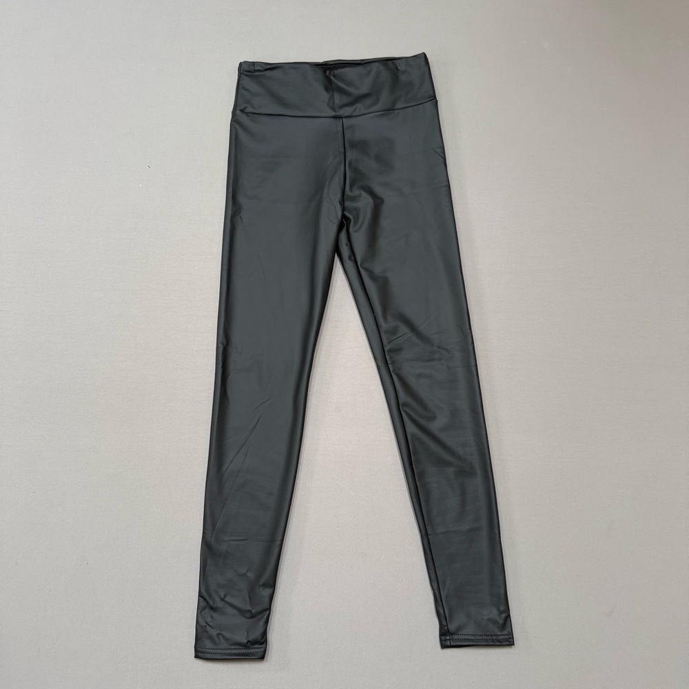 Black stretchy faux leather leggings, women’s M.